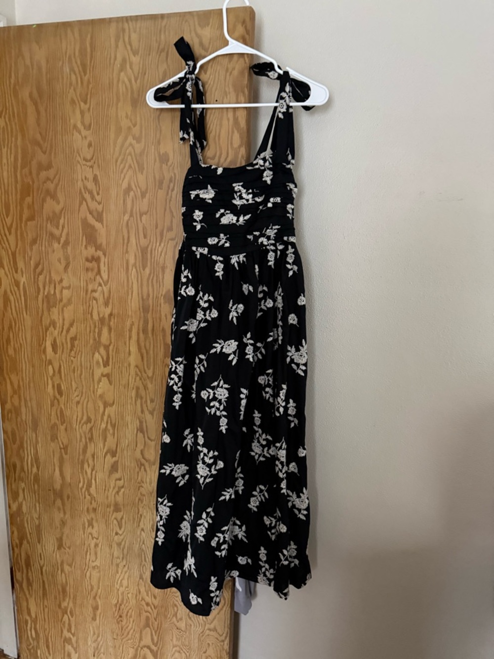 Abercrombie & Fitch Black Floral Tie-Shoulder Midi Dress